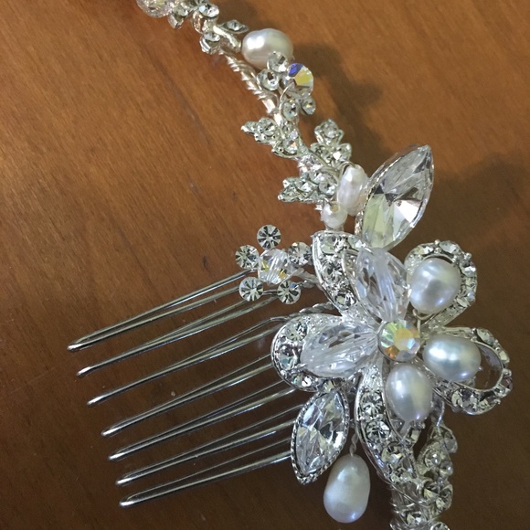 Never Used! Pearl and Silver Bridal Headband - Picture 3 of 4